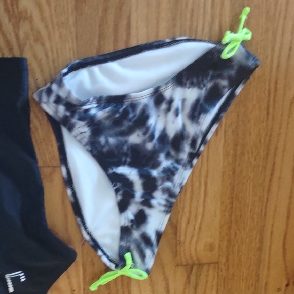 Jantzen Black Tankini with Neon Green Accents - Picture 3 of 9
